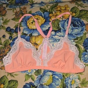 Vintage Victoria’s Secret Peach Lace Bralette Small
